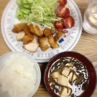 もずくの味噌汁と 鶏肉の甘辛揚げ|くまくまこさん