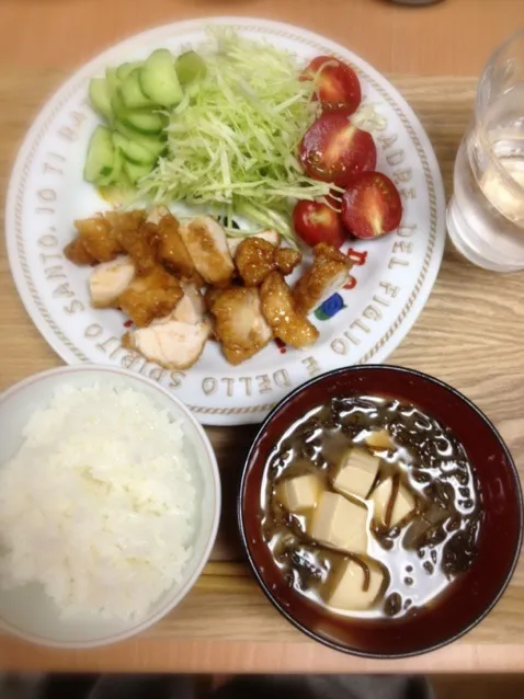 もずくの味噌汁と 鶏肉の甘辛揚げ|くまくまこさん