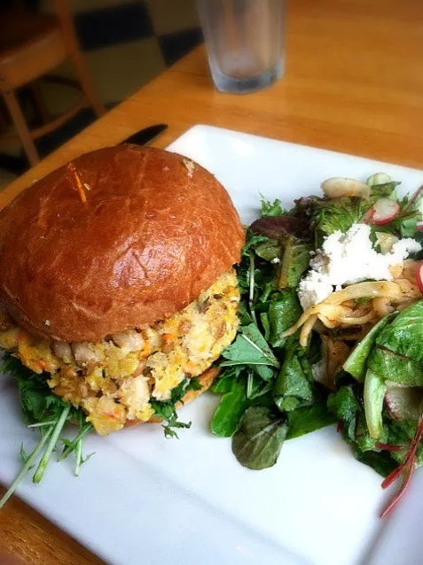 white bean quinoa burger|natsuki yoshiokaさん