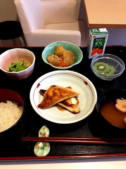 病院食2日目・朝食|まきろんさん