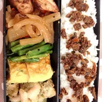 Snapdishの料理写真:息子のお弁当  ササミの紫蘇巻き竜田揚げ|チョコさん