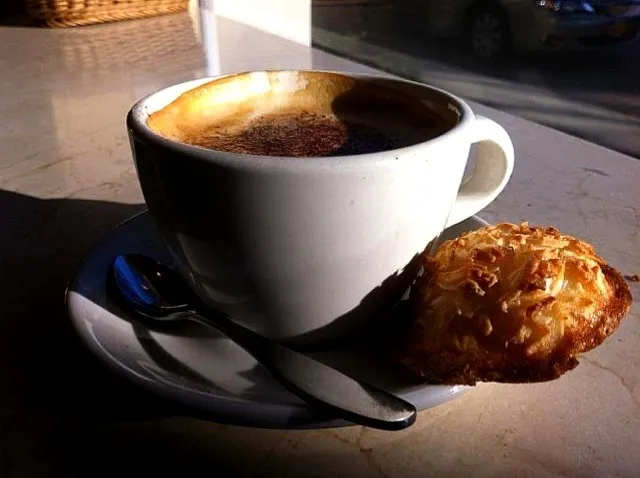 Cappuccino and coconut cookie|Dean M Rogersさん