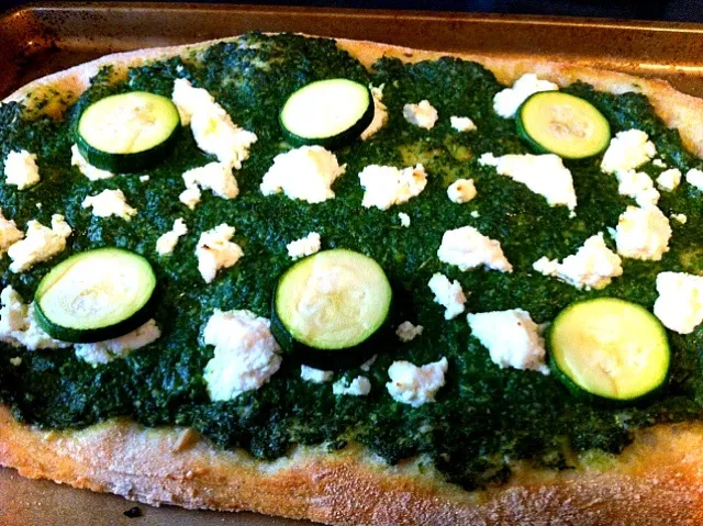 arugula pesto pizza|Andrew Fさん