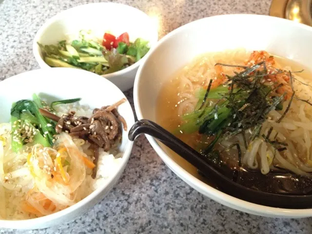 Snapdishの料理写真:冷麺 + 週替わりミニ丼|shinoktzwさん