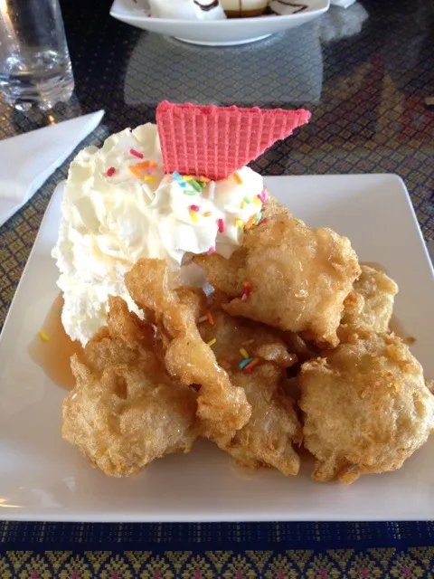 deep fried banana w ice cream|pekonaoさん