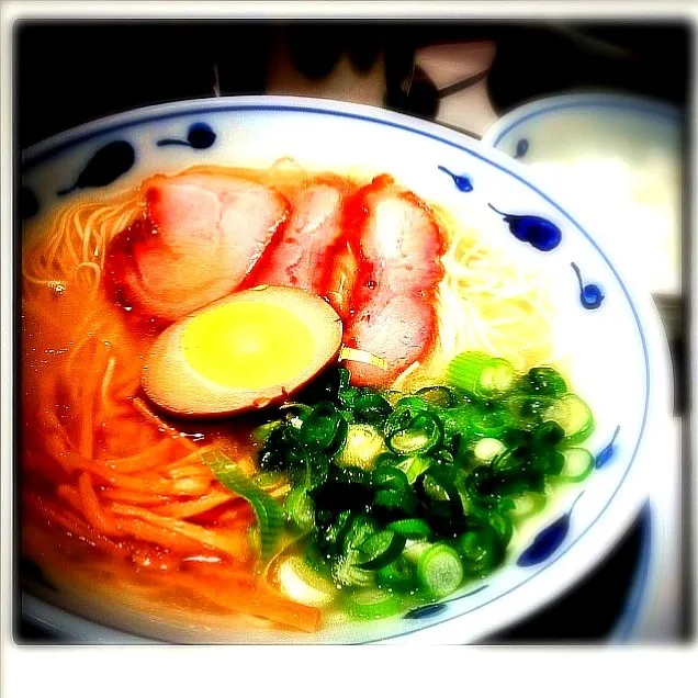 Snapdishの料理写真:豚骨ラーメン🍜|mayumi＊さん