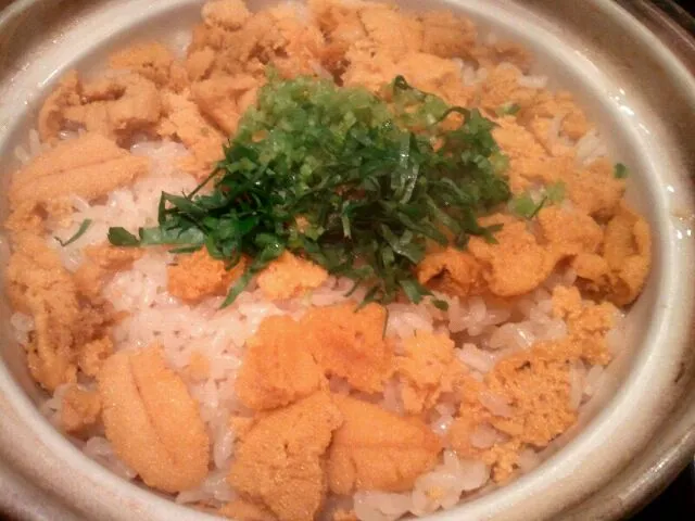 Snapdishの料理写真:中目の名店らしいっすね　うにごはん♪残りはおむすびで頂いたので明日の朝ごはんにー|hazukiさん