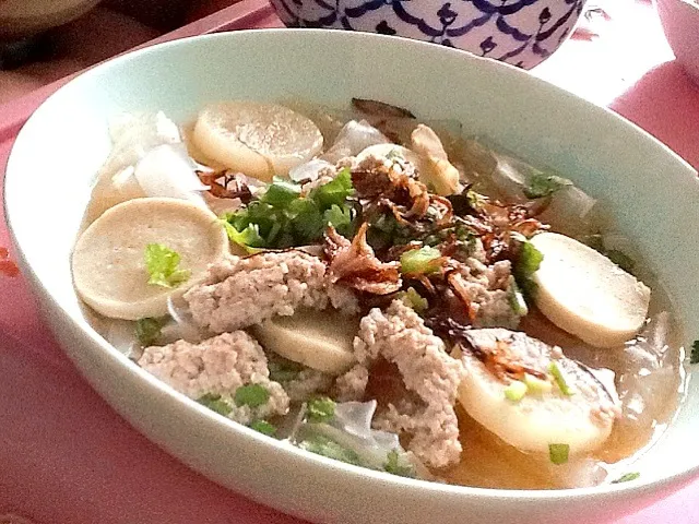 Glass Roll Noodle with Vietnamese Pork Sausage Sprinkle with Fried Garlic|Little Tomatoさん