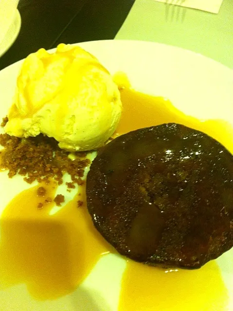 Snapdishの料理写真:sticky toffee date pudding|hurul | 후룰さん