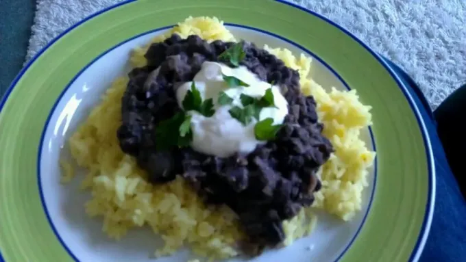 Snapdishの料理写真:black beans with saffron rice|Darikaさん