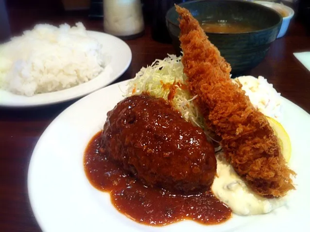 ハンバーグ＆エビフライ。店内で初めて食べた。|hirotomoさん