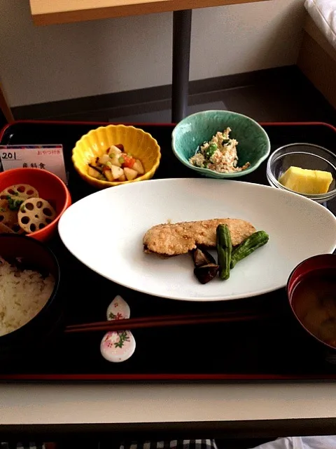 病院食3日目・昼食|まきろんさん