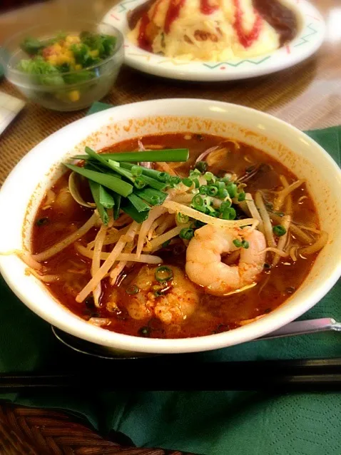 Snapdishの料理写真:トムヤムクンラーメン|さくさくぱんださん