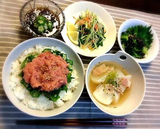 オクラと大葉たっぷり🍀ねぎとろ丼|恭子さん