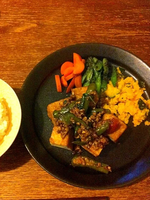 バジルと挽肉炒めのせ厚揚げ|yasaiさん