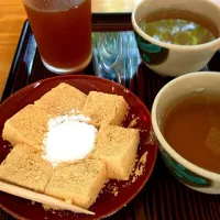 Snapdishの料理写真:わらび餅♡清水寺にて|みずさん