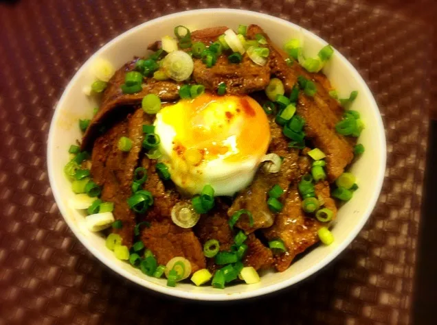 スタミナ丼 with 温泉玉子♡|Akemiさん