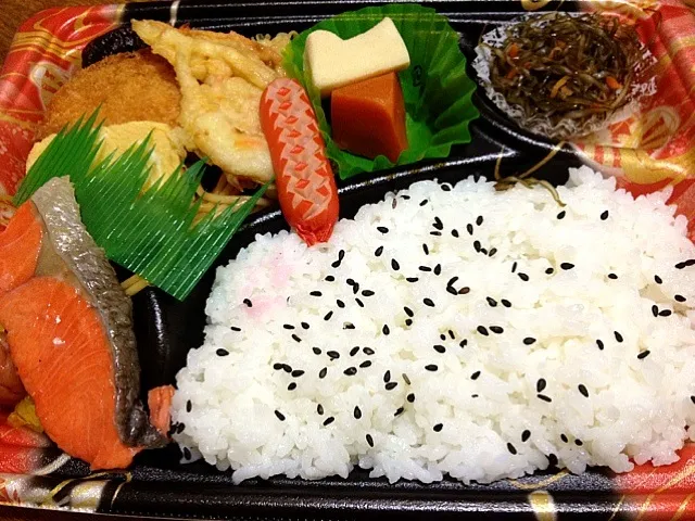 スーパーの12品目何とか弁当|POKOさん