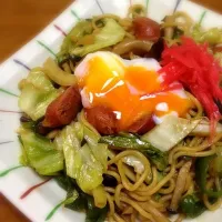 Snapdishの料理写真:ソース焼きそば 温玉のせ|なるみさん