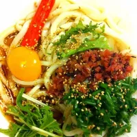 料理当番の今夜は、さっぱり冷やしぶっかけうどん。叩いた梅肉に胡麻油のアクセントがいい感じだと思うのだが。|長島隆さん