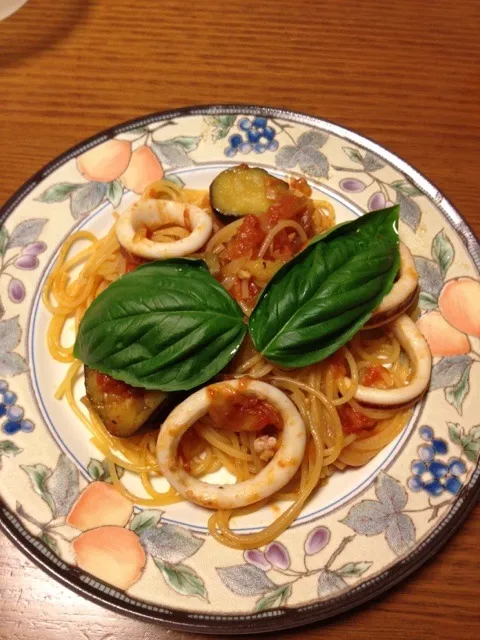 茄子とイカのトマトソースパスタ🍝|かまさん