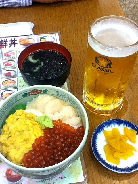 帆立いくら雲丹三色丼🍚   函館朝市|Yukiko٩(●❛ö❛)۶さん