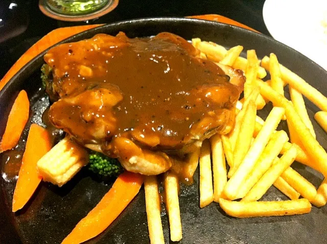 Snapdishの料理写真:hot plate chicken chop with black pepper sauce!|ybtizan mackno-datuさん