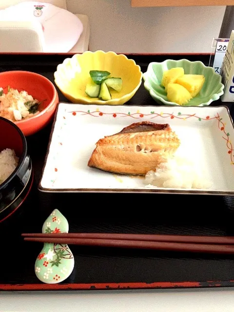 病院食5日目・朝食|まきろんさん