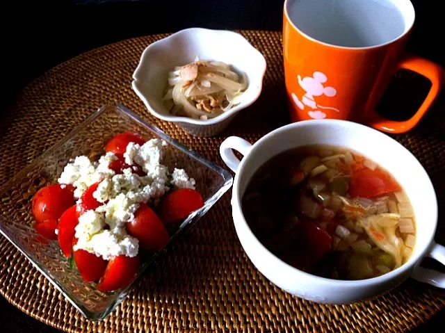 ツナと玉ねぎの煮物、サラダ、野菜スープ|かなこさん