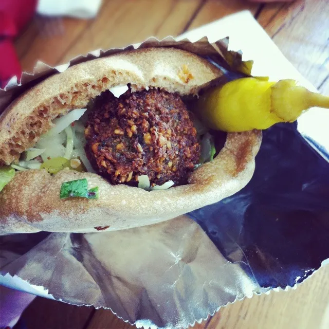 falafel in a wholemeal pita|zhangyさん