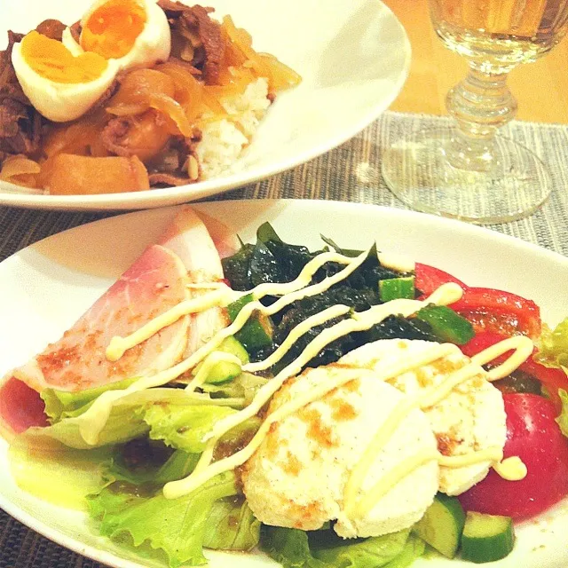 自家製カッテージチーズのサラダと牛丼  温玉乗せ|ユカタンさん