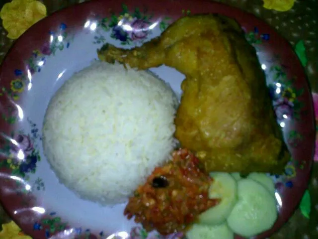 Ayam penyet with spicy sambal|Ct Redzさん