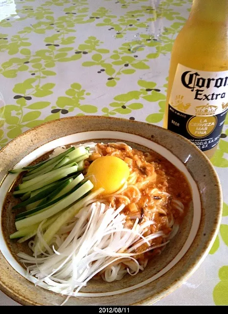 汁なし担々麺(そうめん)& コロナビール♪|かずひこさん