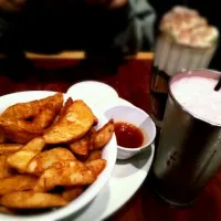 Snapdishの料理写真:potato wedges with milk shake|judyさん