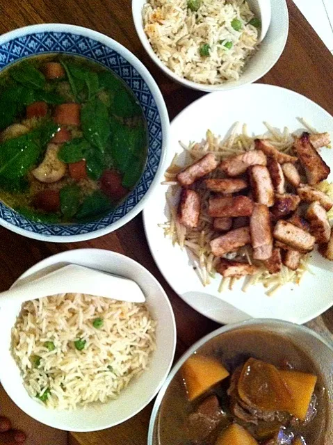 spinach & eggplant miso soup, ginger pork with bean sprouts, beef & potato stew with rice & peas|karen limさん