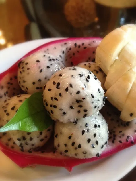 Dragon fruit.. Yam!!|Roy Fujiwaraさん