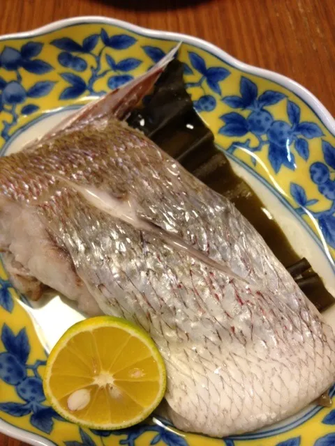 天然鯛の酒蒸し🐟|かまさん