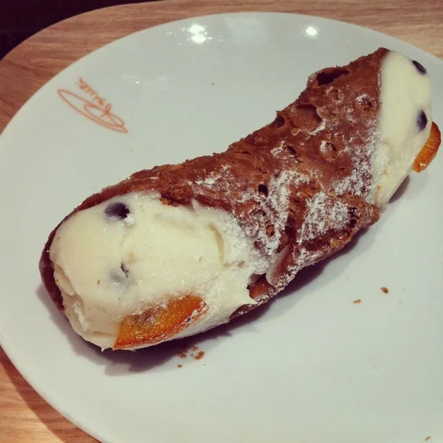 Snapdishの料理写真:意式經典甜點﹣cannoli siciliani|zhangyさん