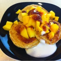 peach-mango melby began pancakes eith coconut cream  ve|debbie hallockさん