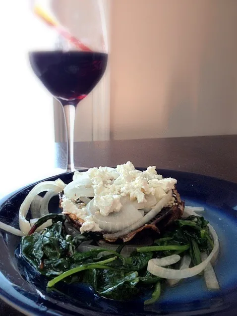 Goat cheese and carmelized onion-topped marinated, roasted portobello mushroom|Emilyさん