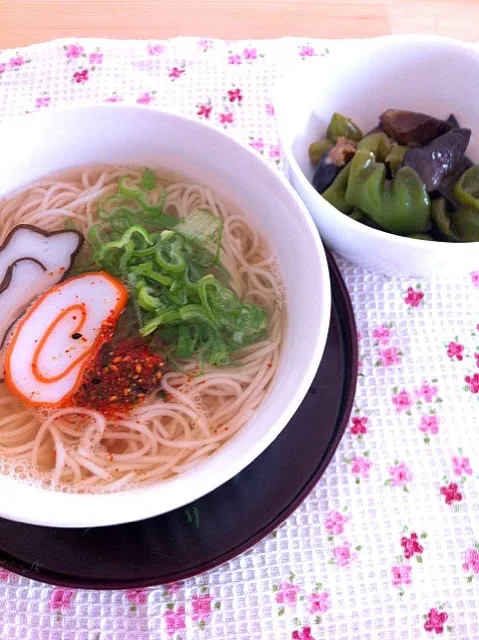 Snapdishの料理写真:休日の朝ごはん♪温麺＆茄子とかぐら南蛮のけんちん|vege a zeeさん