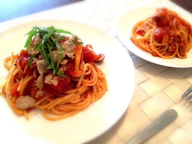 カリカリベーコンと大葉のトマトパスタ|まきおさん