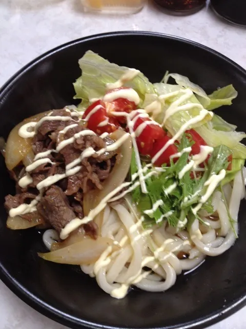 Snapdishの料理写真:焼肉のっけサラダうどん♪|かまさん