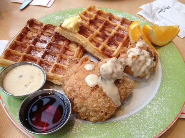 fried chicken and waffles|elwood kelly liaoさん