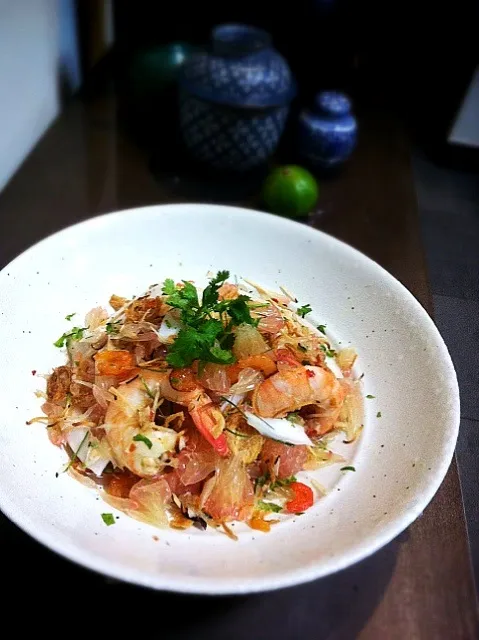 prawn and pomelo salad with shaved coconut|rick chanさん