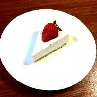 Snapdishの料理写真:イチゴレアチーズケーキ|さなさん