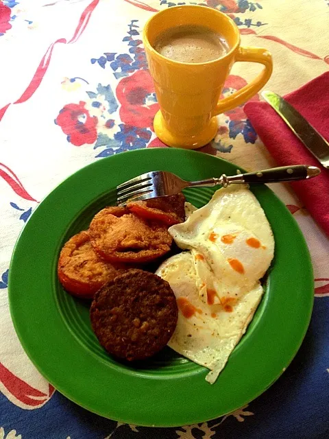 Fried Tomatoes, Eggs & Soysauge w/ Cafe Latte|Luci Zoeさん