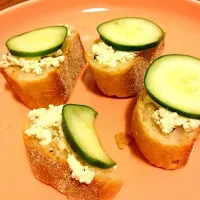 cucumber-feta toasts|Trina Mさん