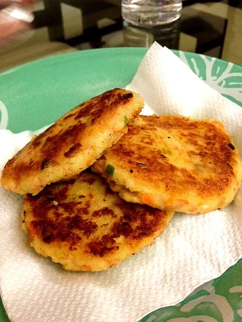 Snapdishの料理写真:Potato Tuna Patties|Rachel Chuaさん