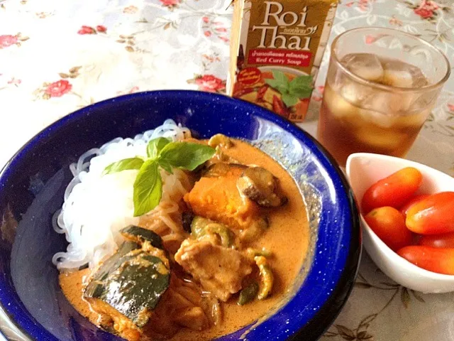 Snapdishの料理写真:いなば  じゃない   Roi  Thaiレッドカレーを食す|mari miyabeさん